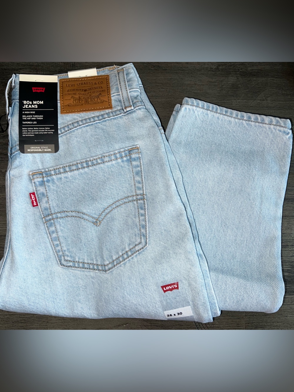 Levi's Light Wash 80s High Rise Women's Mom Jeans - Picture 3 of 4